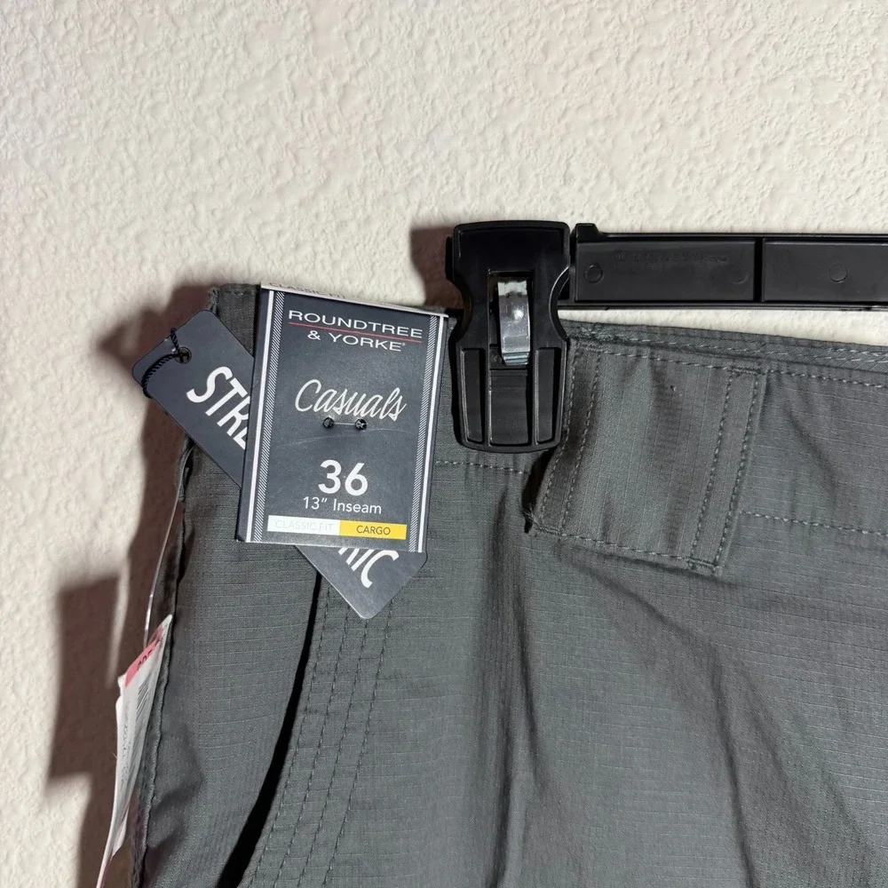 Roundtree & Yorke Cargo Shorts Mens 36 Gray Pockets Casual Outdoor 13